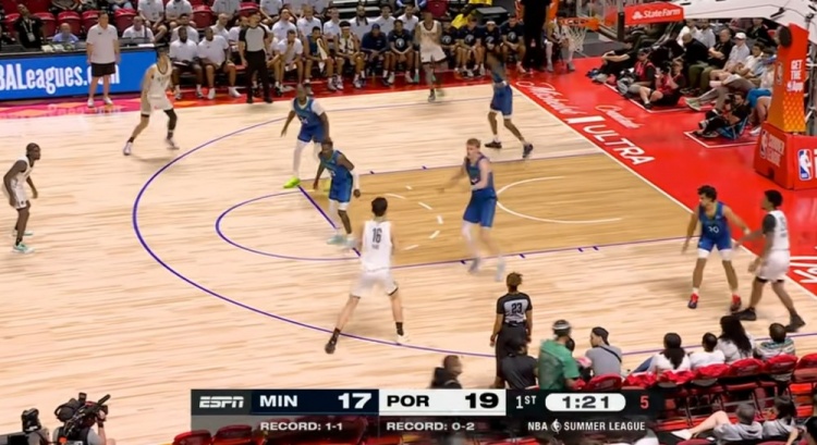 杨瀚森18+10+5正负值+20 开拓者夏联大胜森林狼 杨瀚森18+10+5正负值+20 开拓者夏联大胜森林狼