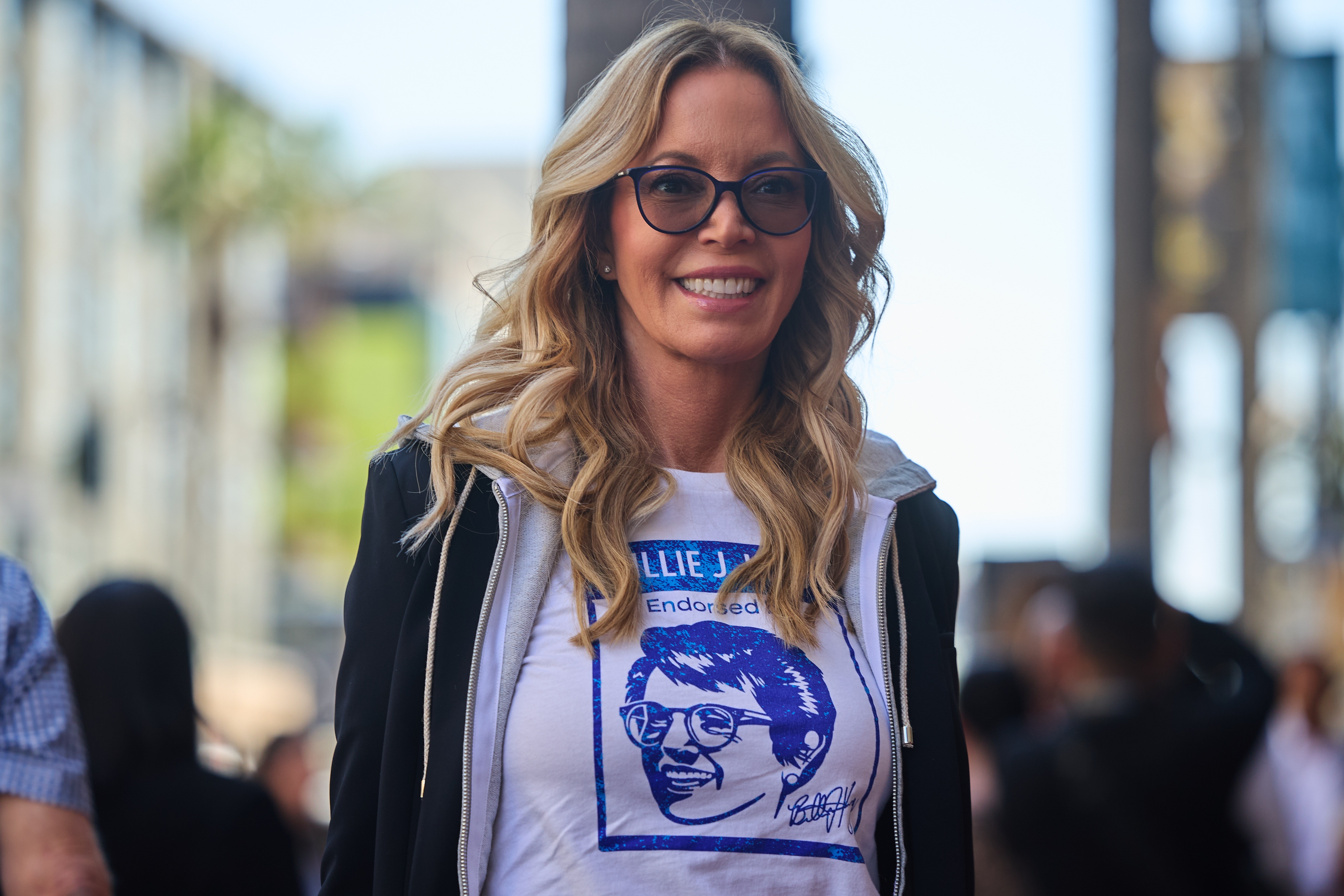 TA:珍妮起诉五名兄弟姐妹 要求阻止他们出售湖人剩余17.8%股份 TA:珍妮起诉五名兄弟姐妹 要求阻止他们出售湖人剩余17.8%股份