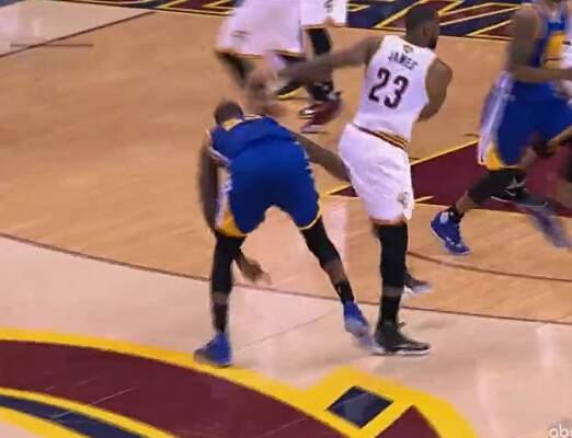 弗莱：2016年总决赛G4追梦喷詹姆斯时 后者并不在意只是装作生气